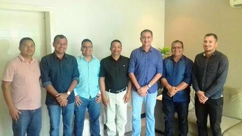 PREFEITO E VEREADORES DE FERREIRA GOMES PARTICIPARAM DE REUNIÃO COM O GOVERNADOR WALDEZ GÓES